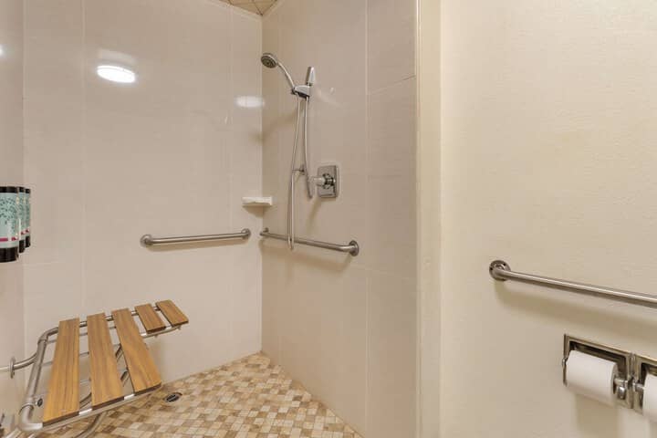 Room 33 of 39